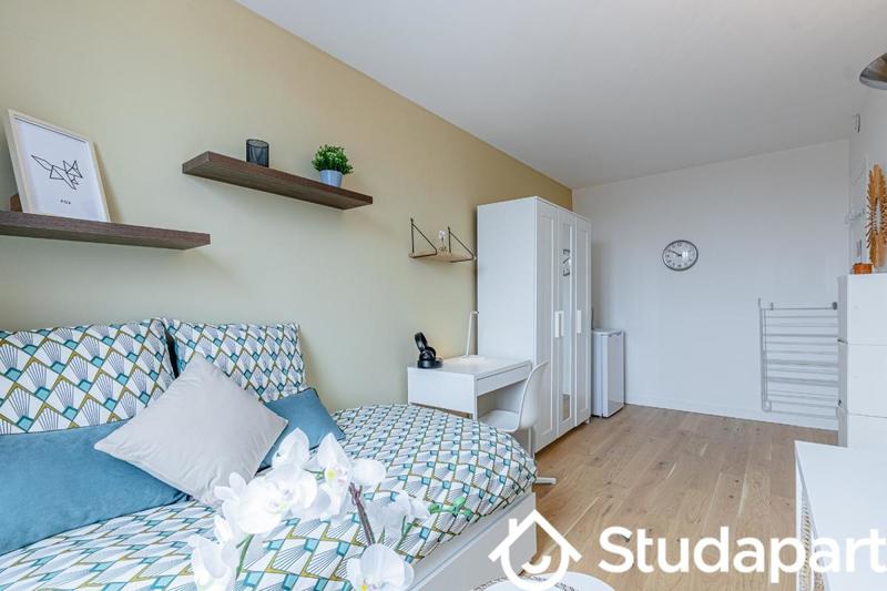 Chambre - 11 m² - 1 pièce