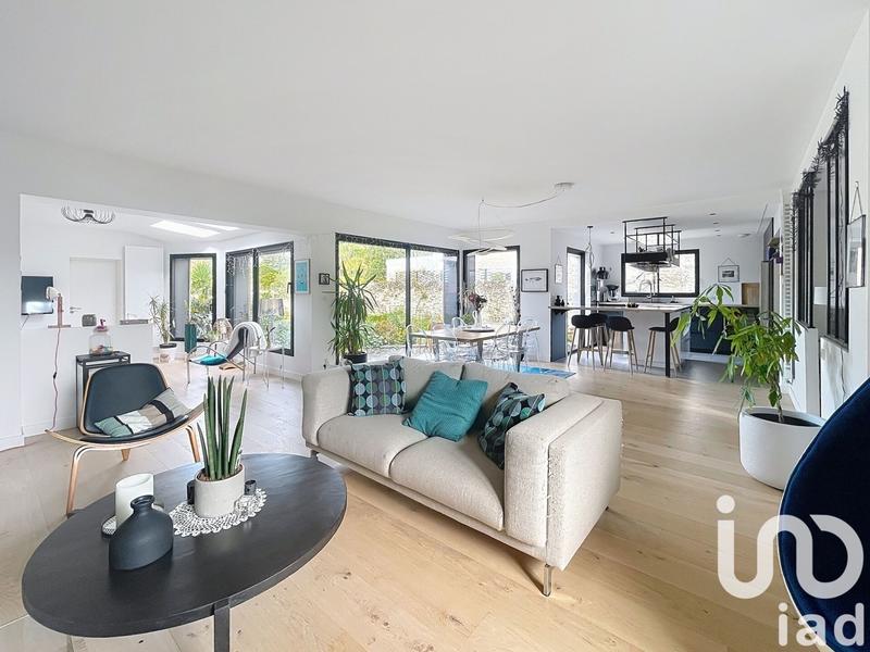 Maison - 260 m² - 8 pièces