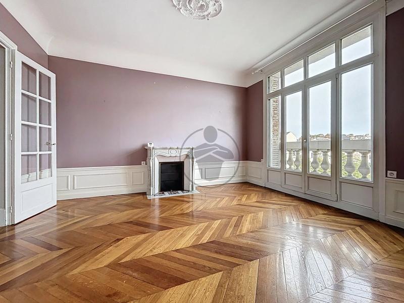 Appartement - 125 m² - 5 pièces