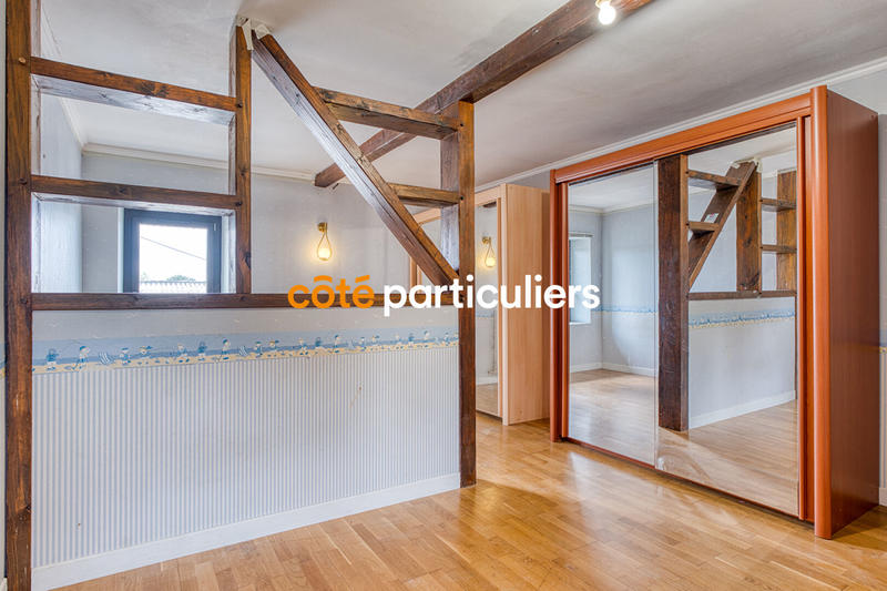 Maison - 275 m² - 9 pièces