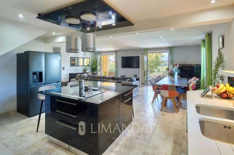 Propriété - 255 m²