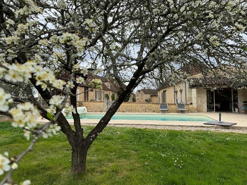 Maison - 430 m² - 17 pièces