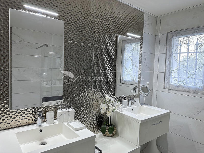 Villa - 200 m² - 7 pièces