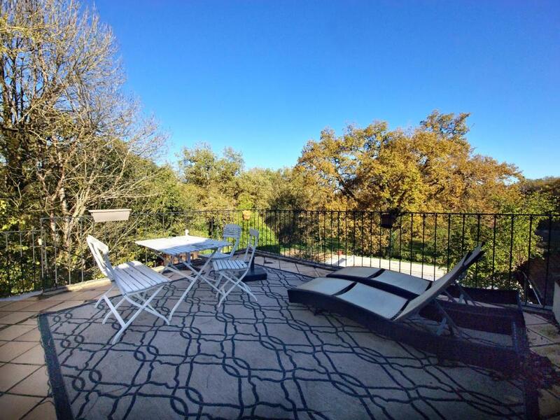 Propriété - 230 m² - 11 pièces