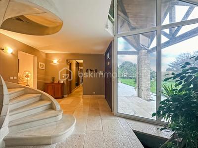 Demeure - 264 m² - 8 pièces