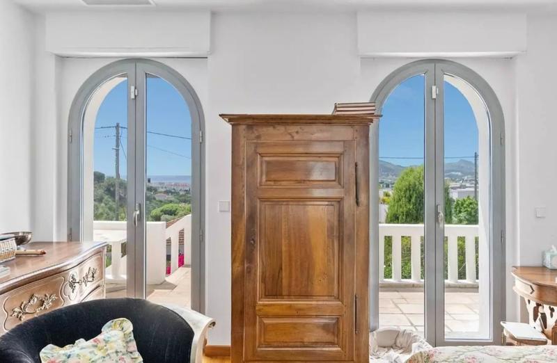 Villa - 240 m² - 6 pièces