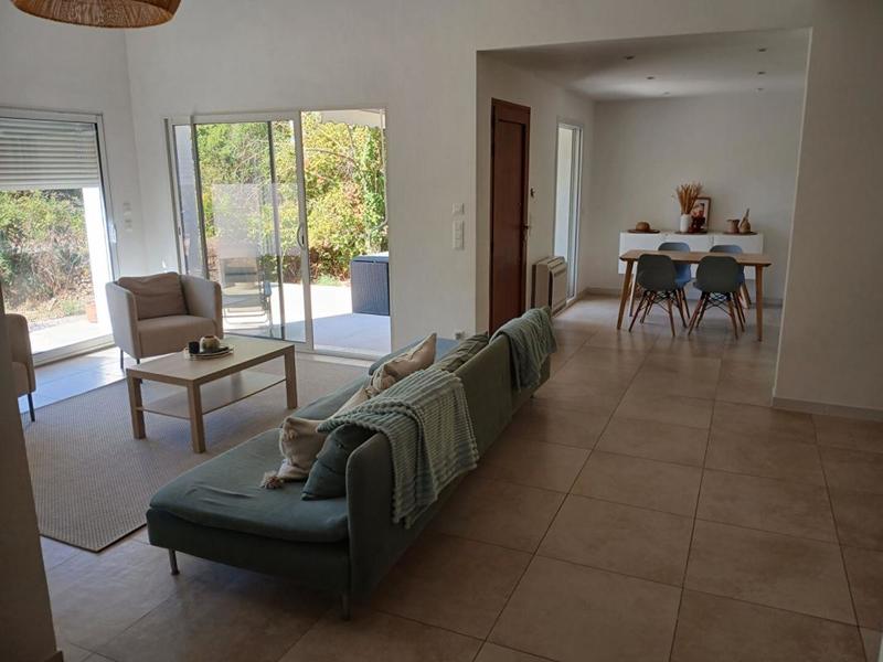 Maison - 230 m² - 8 pièces