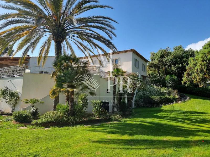 Villa - 555 m² - 10 pièces