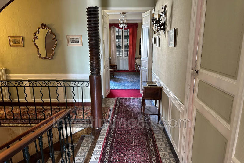 Maison - 335 m² - 15 pièces