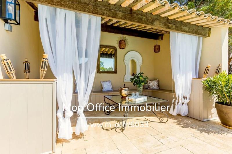 Propriété - 305 m² - 7 pièces