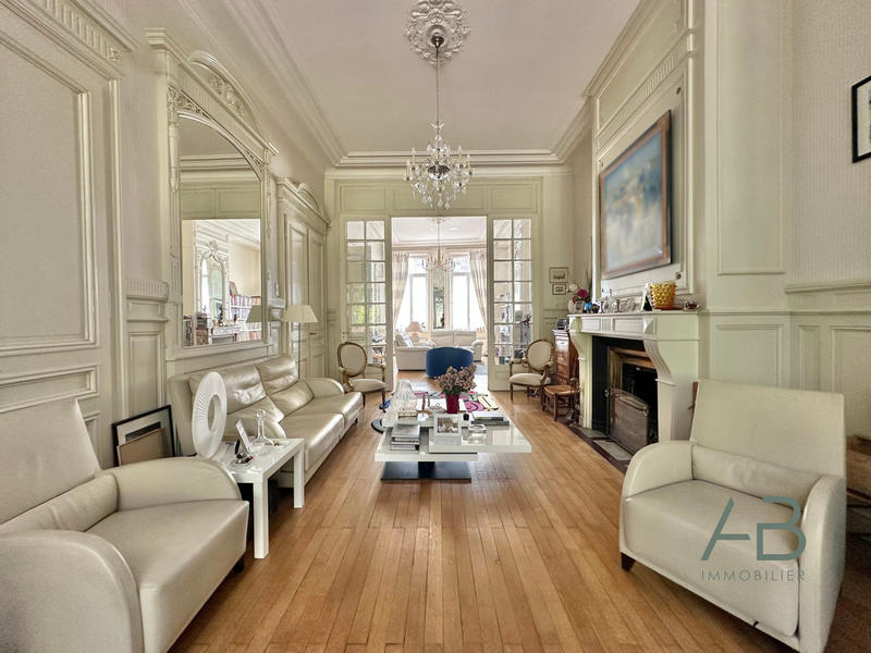 Maison ancienne - 289 m² - 10 pièces