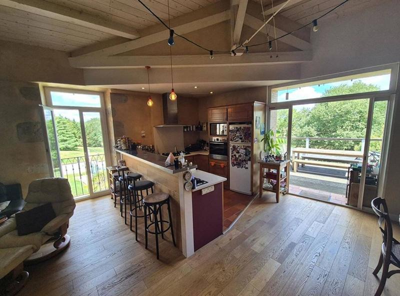 Maison - 400 m² - 11 pièces