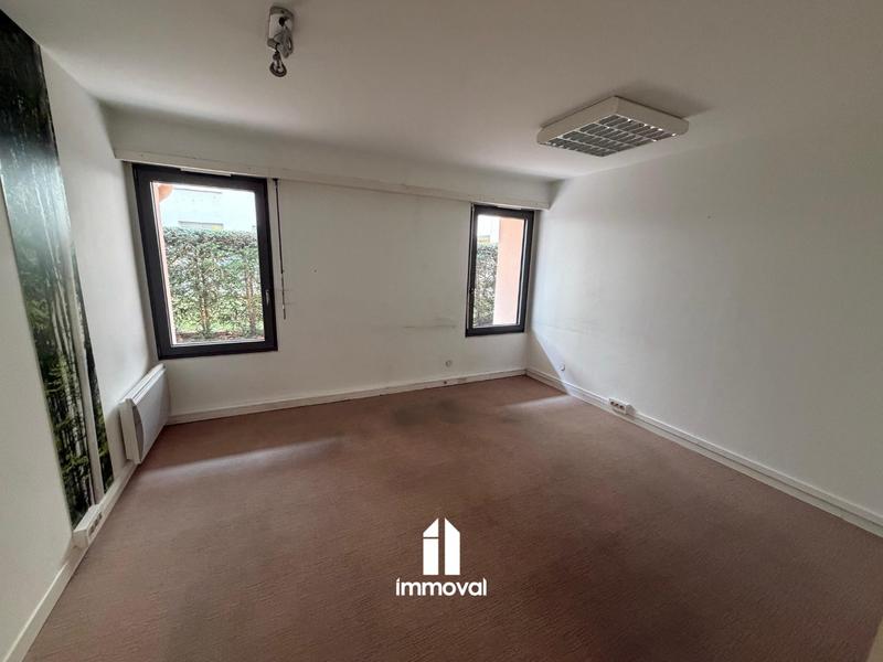 Local d'activités - 220 m² - 9 pièces