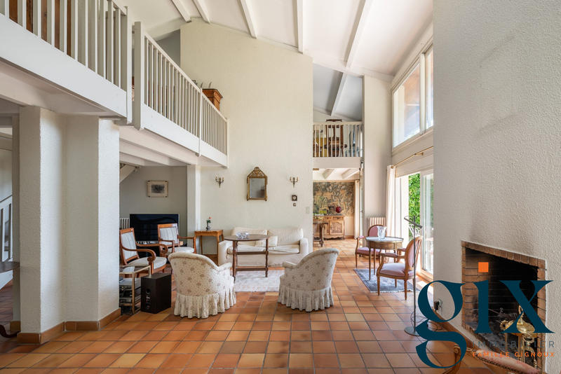 Maison - 286 m² - 8 pièces