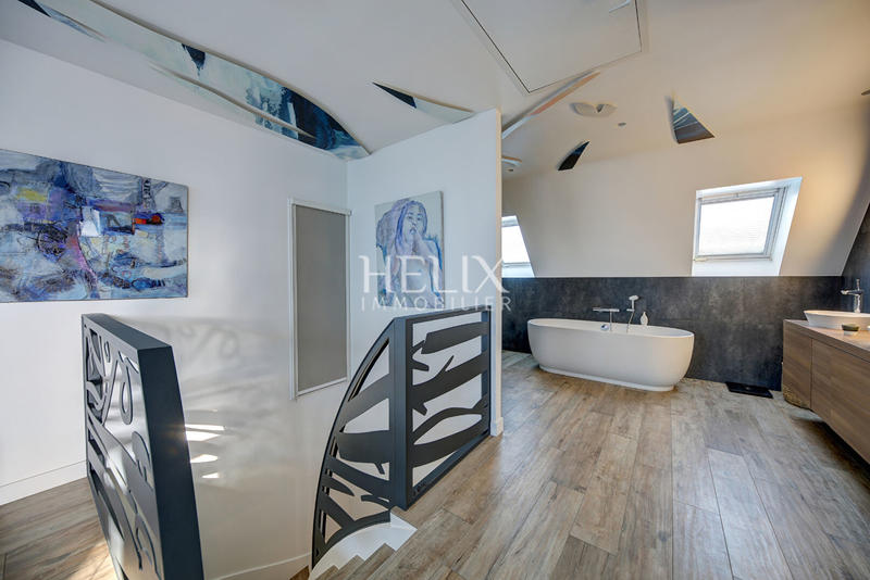 Maison - 236 m² - 9 pièces