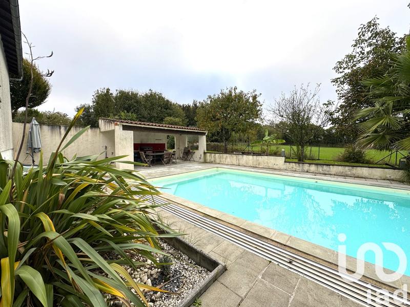 Maison - 198 m² - 8 pièces