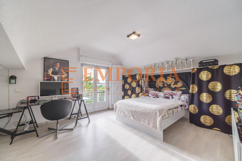 Maison - 180 m² - 8 pièces