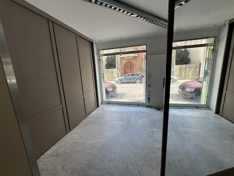 Local commercial - 85 m² - 3 pièces