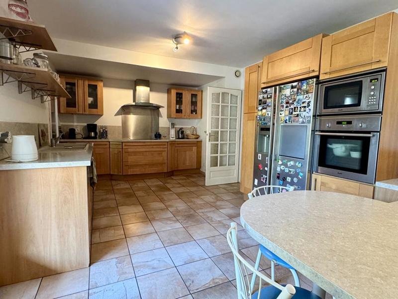 Maison - 182 m² - 8 pièces