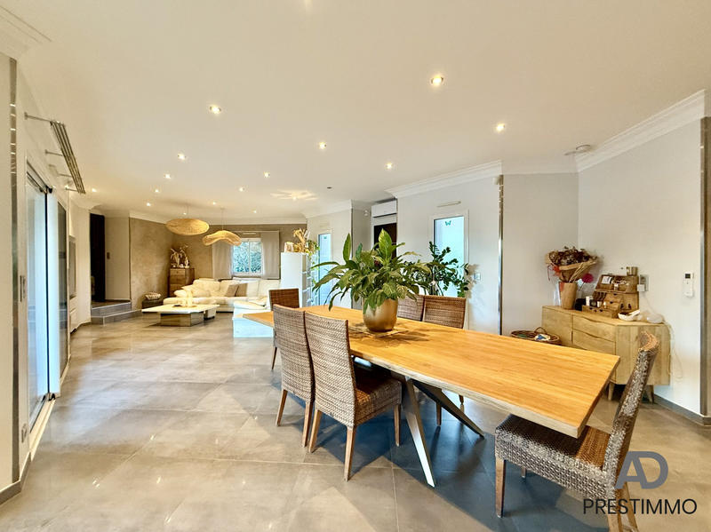 Villa - 163 m² - 5 pièces