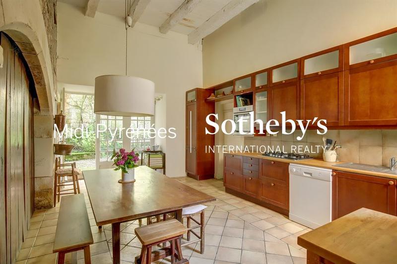 Château - 470 m² - 12 pièces