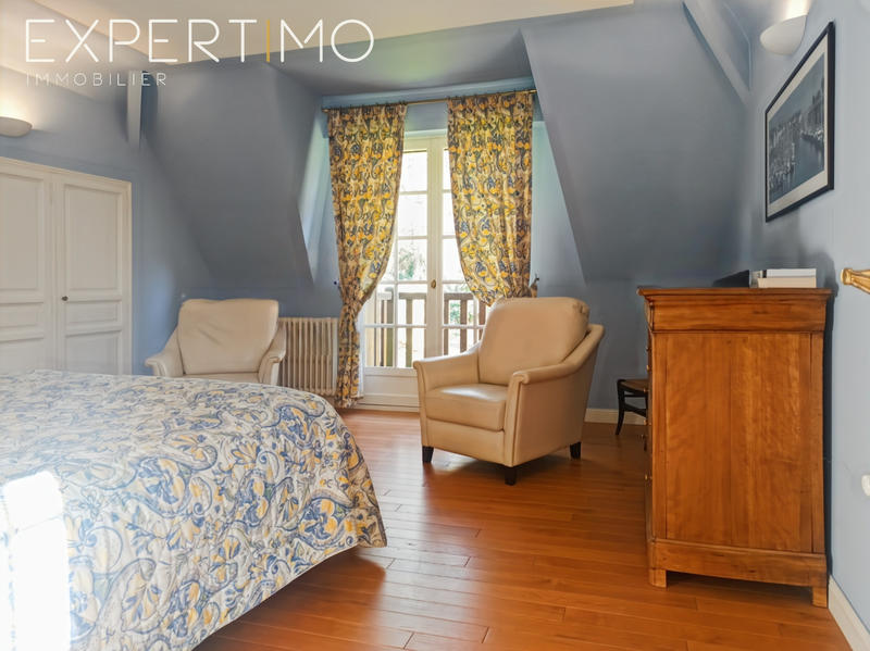 Maison - 388 m² - 11 pièces