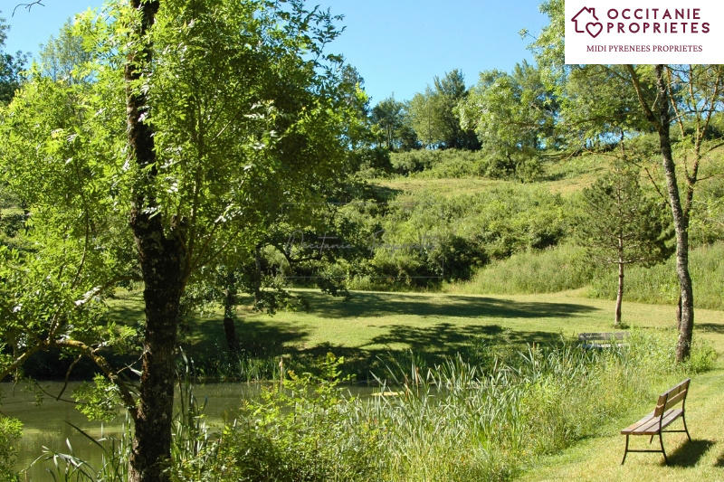 Propriété - 700 m² - 23 pièces