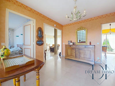 Maison traditionnelle - 206 m² - 8 pièces