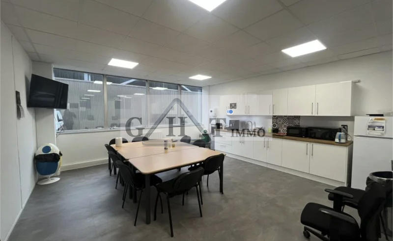 Bureau - 1 056 m²