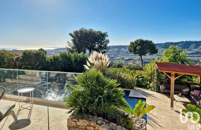 Maison - 180 m² - 6 pièces