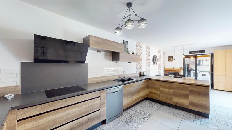 Maison - 204 m² - 8 pièces