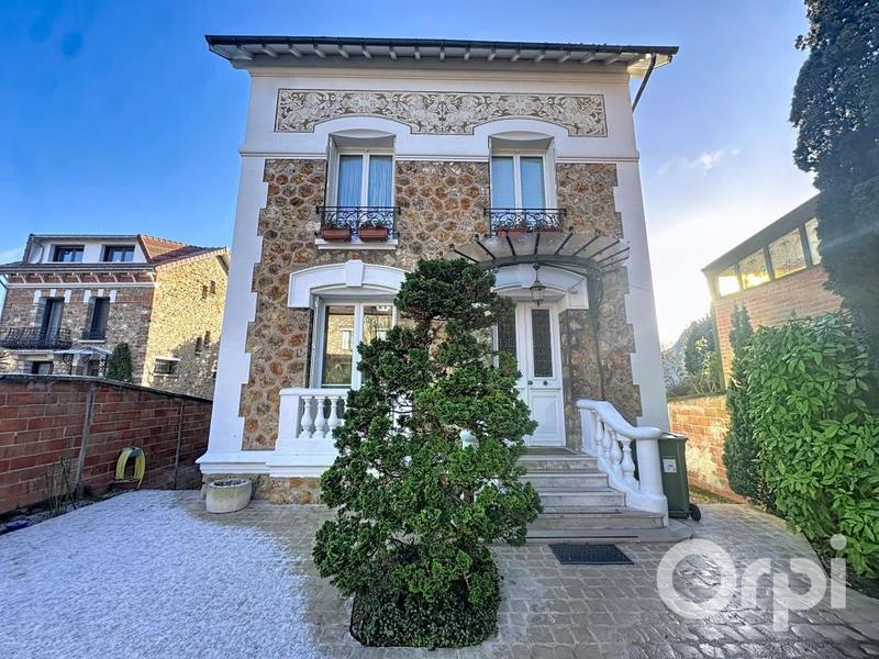 Maison - 217 m² - 7 pièces