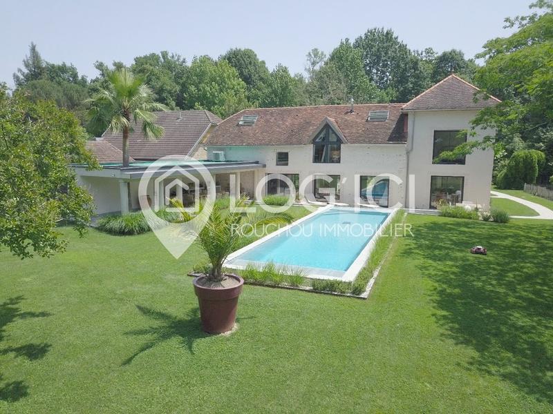 Maison - 240 m² - 7 pièces