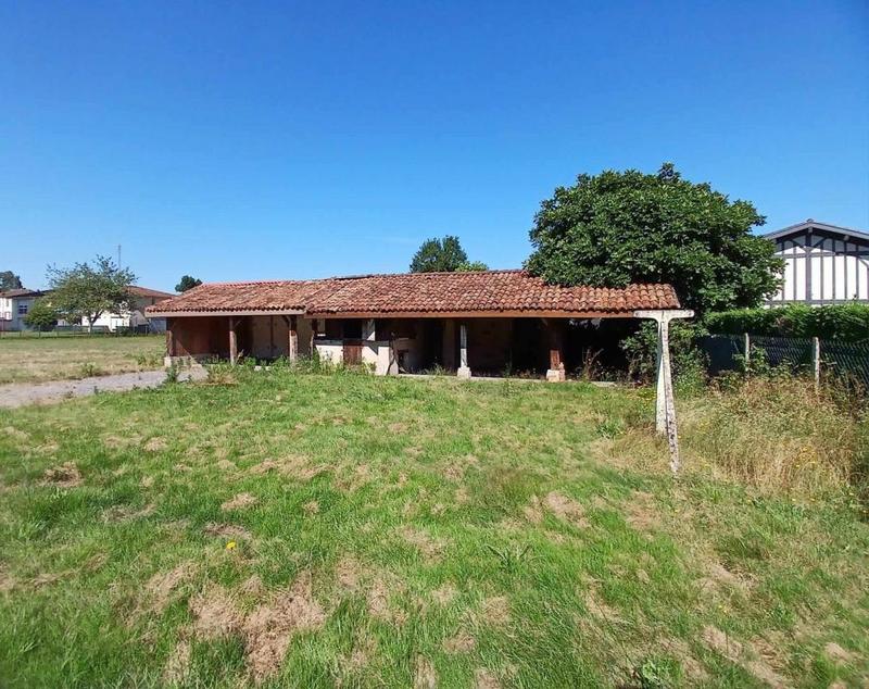 Terrain constructible - 2 400 m²