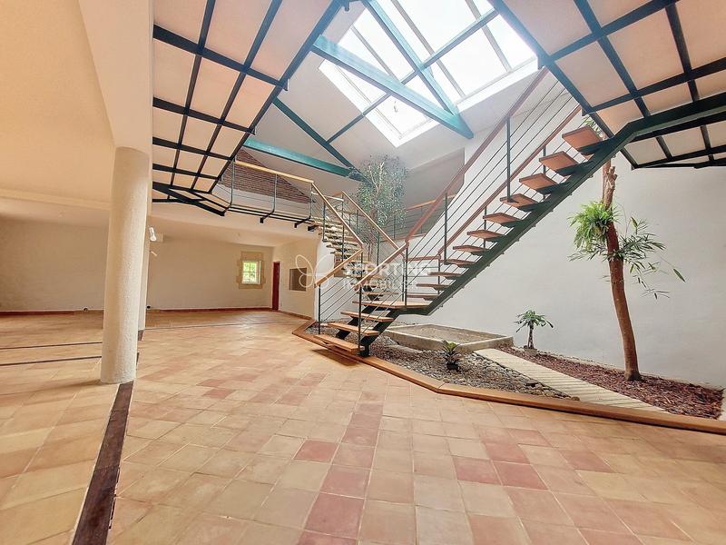 Maison - 400 m² - 8 pièces