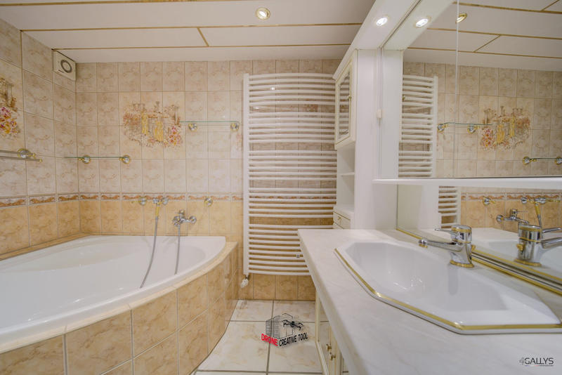 Maison - 170 m² - 7 pièces