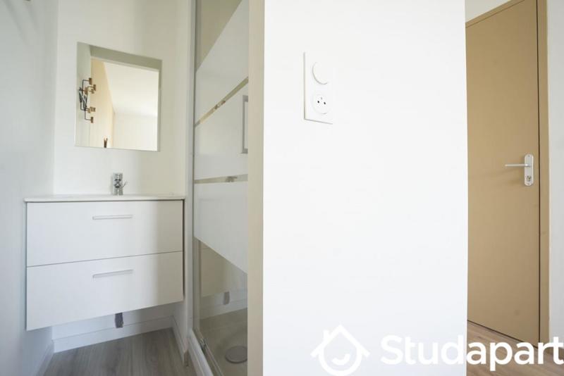 Chambre - 9 m² - 1 pièce