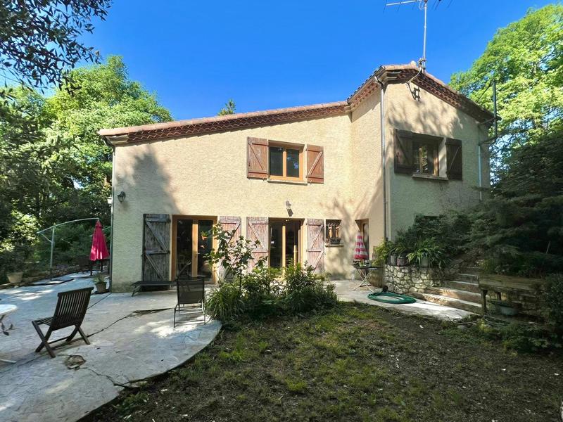 Maison - 282 m² - 9 pièces