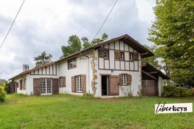 Maison - 233 m² - 8 pièces
