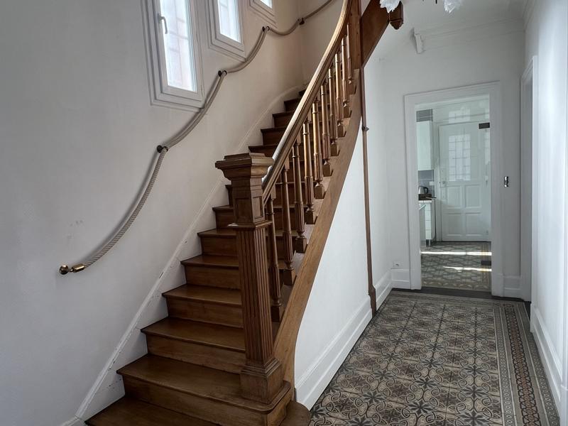 Maison - 212 m² - 6 pièces