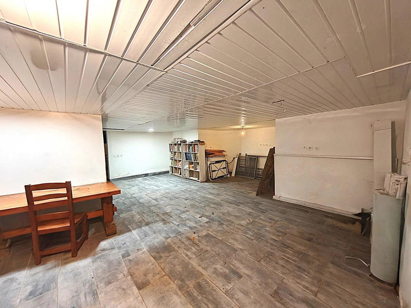 Maison - 300 m² - 16 pièces