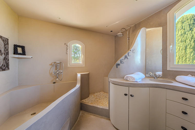 Maison - 335 m² - 8 pièces