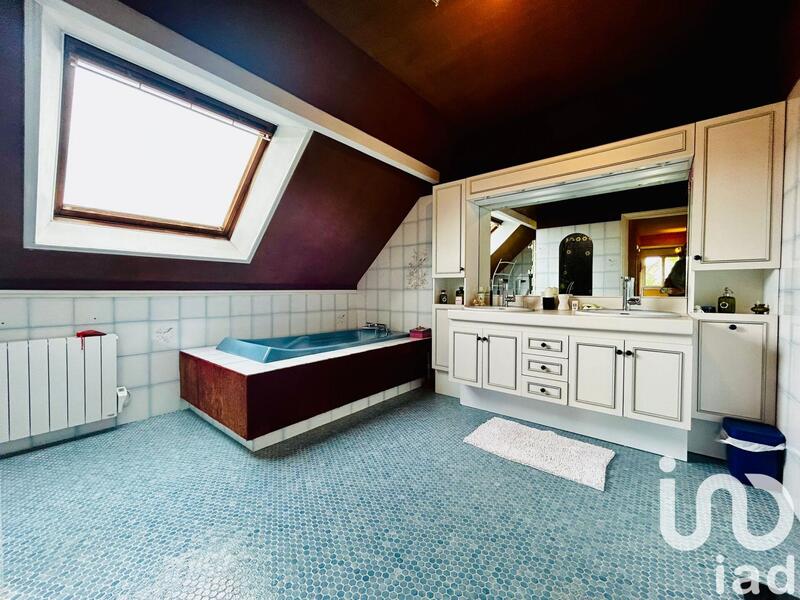 Maison - 237 m² - 11 pièces