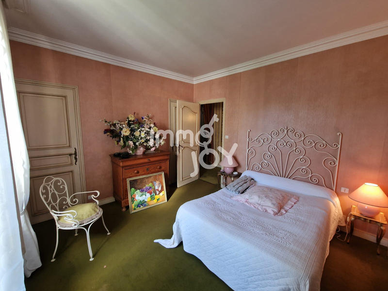 Villa - 411 m² - 12 pièces