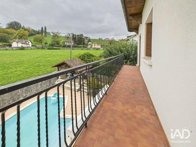 Maison - 207 m² - 7 pièces