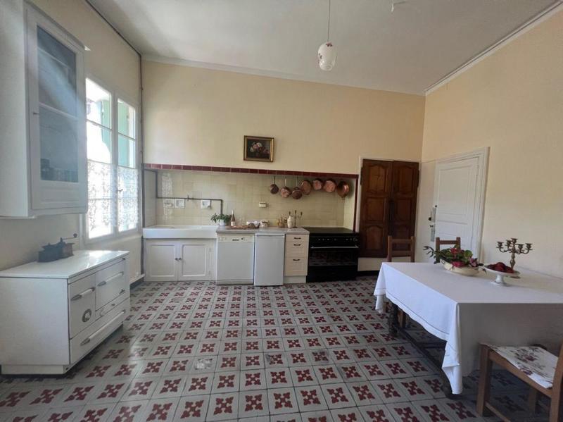 Maison - 600 m² - 19 pièces