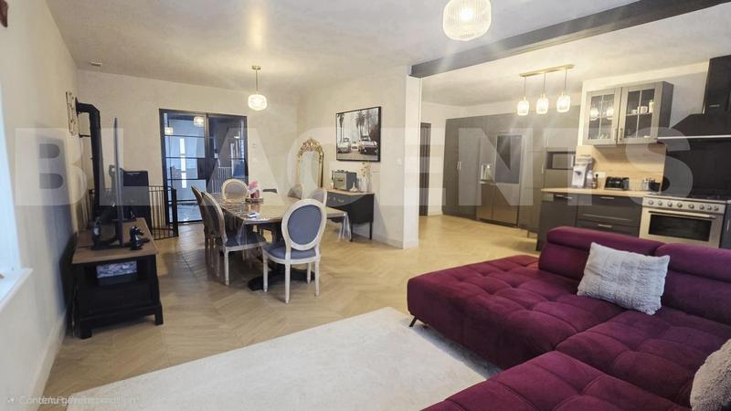 Maison - 260 m² - 10 pièces