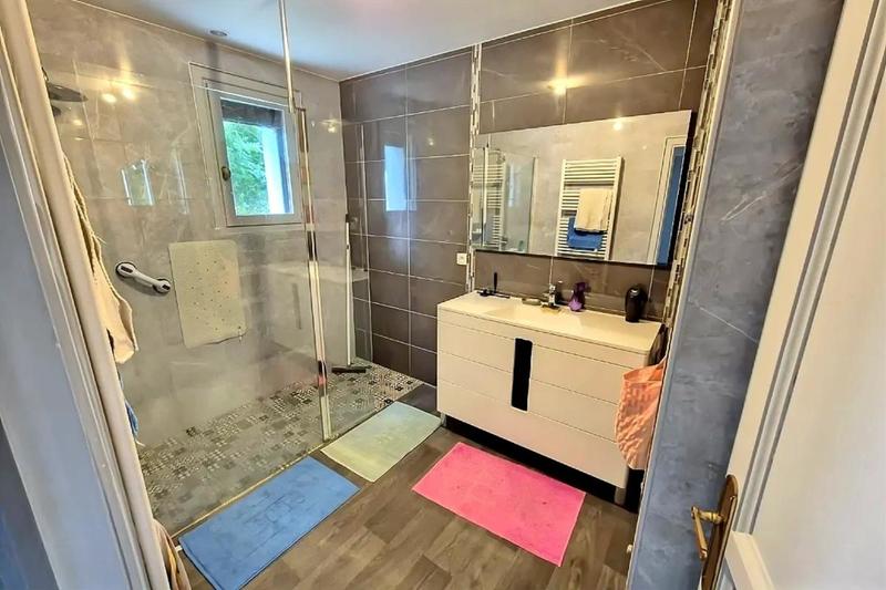 Maison - 460 m² - 14 pièces