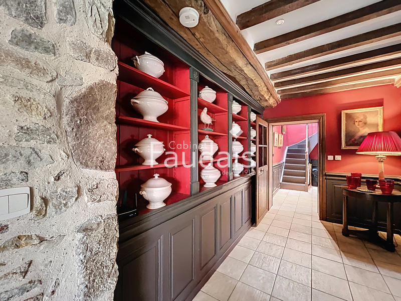 Maison - 277 m² - 8 pièces