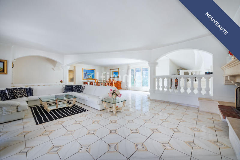 Villa - 270 m² - 6 pièces